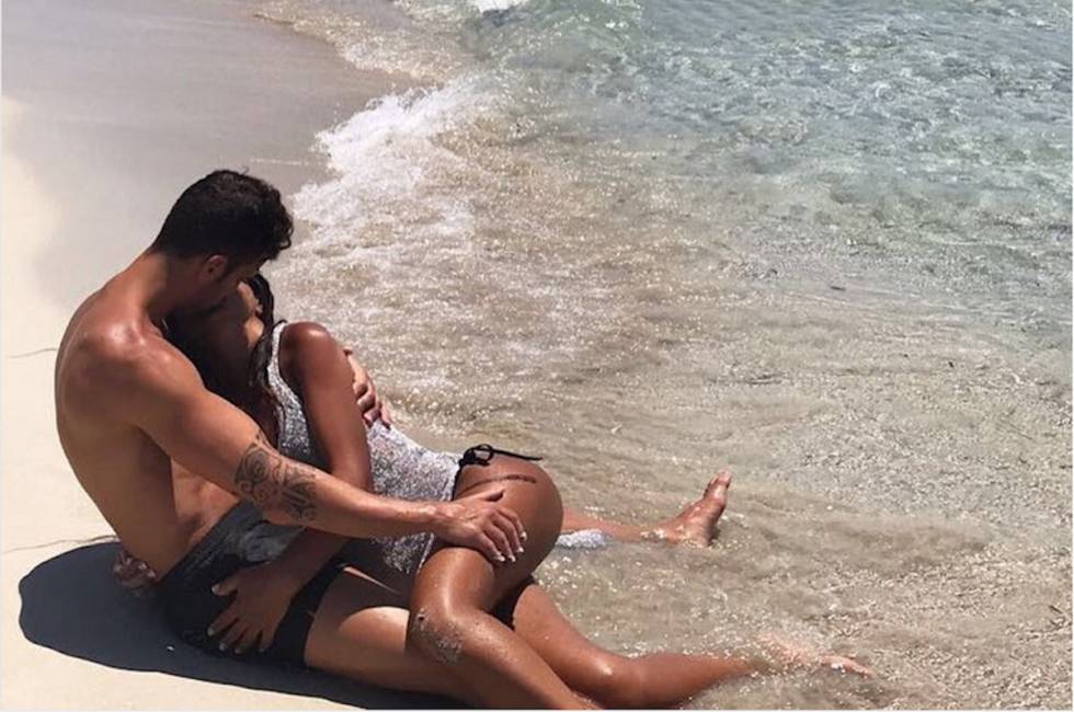 Eight photos in which Fàbregas and his partner make it clear that naturalness is overrated