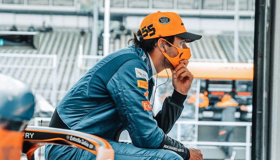 Carlos Sainz face mask formula 1