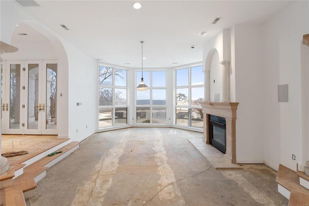 Nelly's Crumbling Mansion Is A Relic Of the MTV Cribs Era