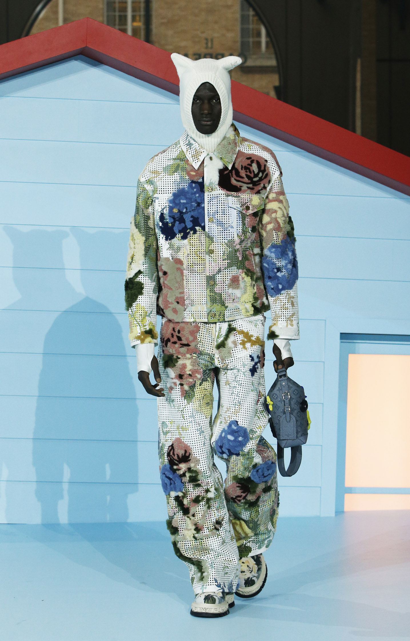MANIFESTO - THE “DREAMHOUSE” THAT VIRGIL BUILT: Louis Vuitton's Fall-Winter  2022 Menswear Show